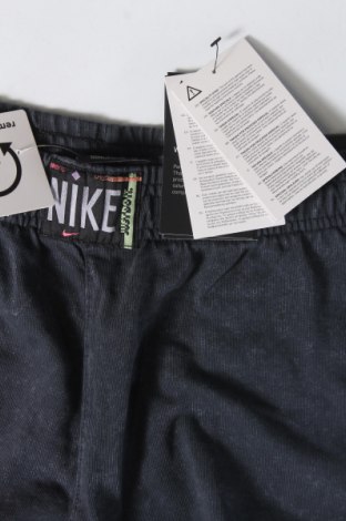 Damen Shorts Nike, Größe S, Farbe Grau, Preis 37,11 €