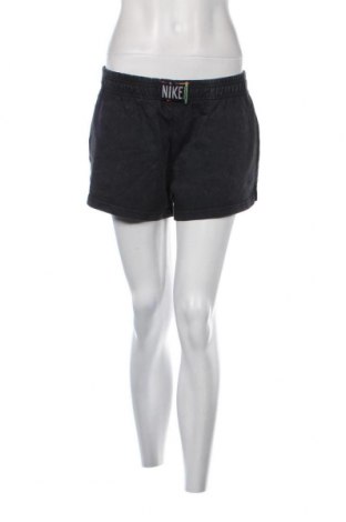 Γυναικείο κοντό παντελόνι Nike, Μέγεθος S, Χρώμα Γκρί, Τιμή 37,11 €