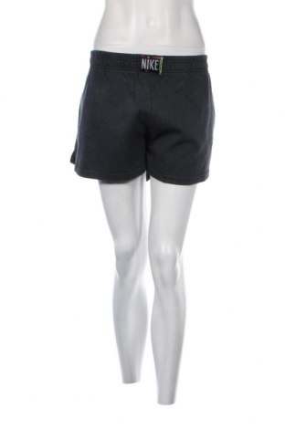 Γυναικείο κοντό παντελόνι Nike, Μέγεθος L, Χρώμα Γκρί, Τιμή 16,70 €
