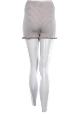 Damen Shorts Pretty Little Thing, Größe M, Farbe Grau, Preis 15,98 €