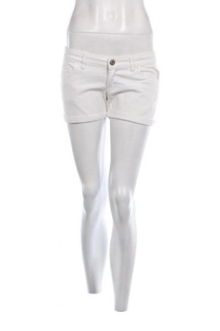 Дамски къс панталон Sexy Woman, Размер S, Цвят Бял, Цена 4,63 лв.