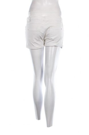 Γυναικείο κοντό παντελόνι Sexy Woman, Μέγεθος S, Χρώμα Λευκό, Τιμή 3,67 €