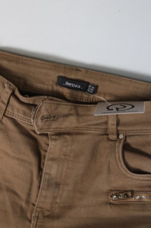 Дамски панталон Bershka, Размер S, Цвят Зелен, Цена 5,80 лв.