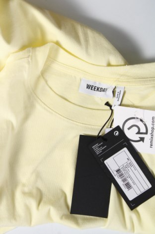 Męski T-shirt Weekday, Rozmiar XS, Kolor Żółty, Cena 21,64 zł