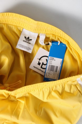 Мъжки къс панталон Adidas Originals, Размер S, Цвят Жълт, Цена 47,52 лв.