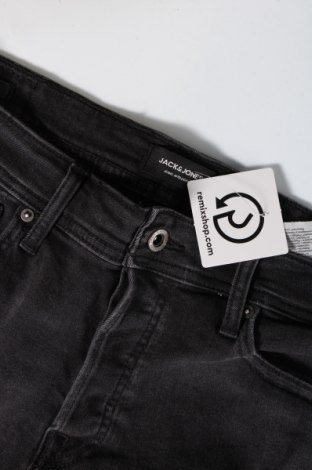 Pantaloni scurți de bărbați Jack & Jones, Mărime M, Culoare Negru, Preț 177,63 Lei