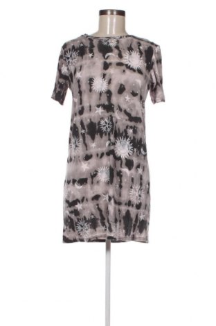 Kleid Boohoo, Größe XS, Farbe Mehrfarbig, Preis 14,84 €