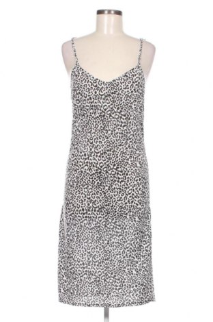 Kleid Pretty Little Thing, Größe M, Farbe Mehrfarbig, Preis 8,77 €