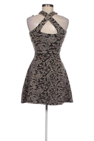 Kleid Pull&Bear, Größe L, Farbe Mehrfarbig, Preis 14,86 €