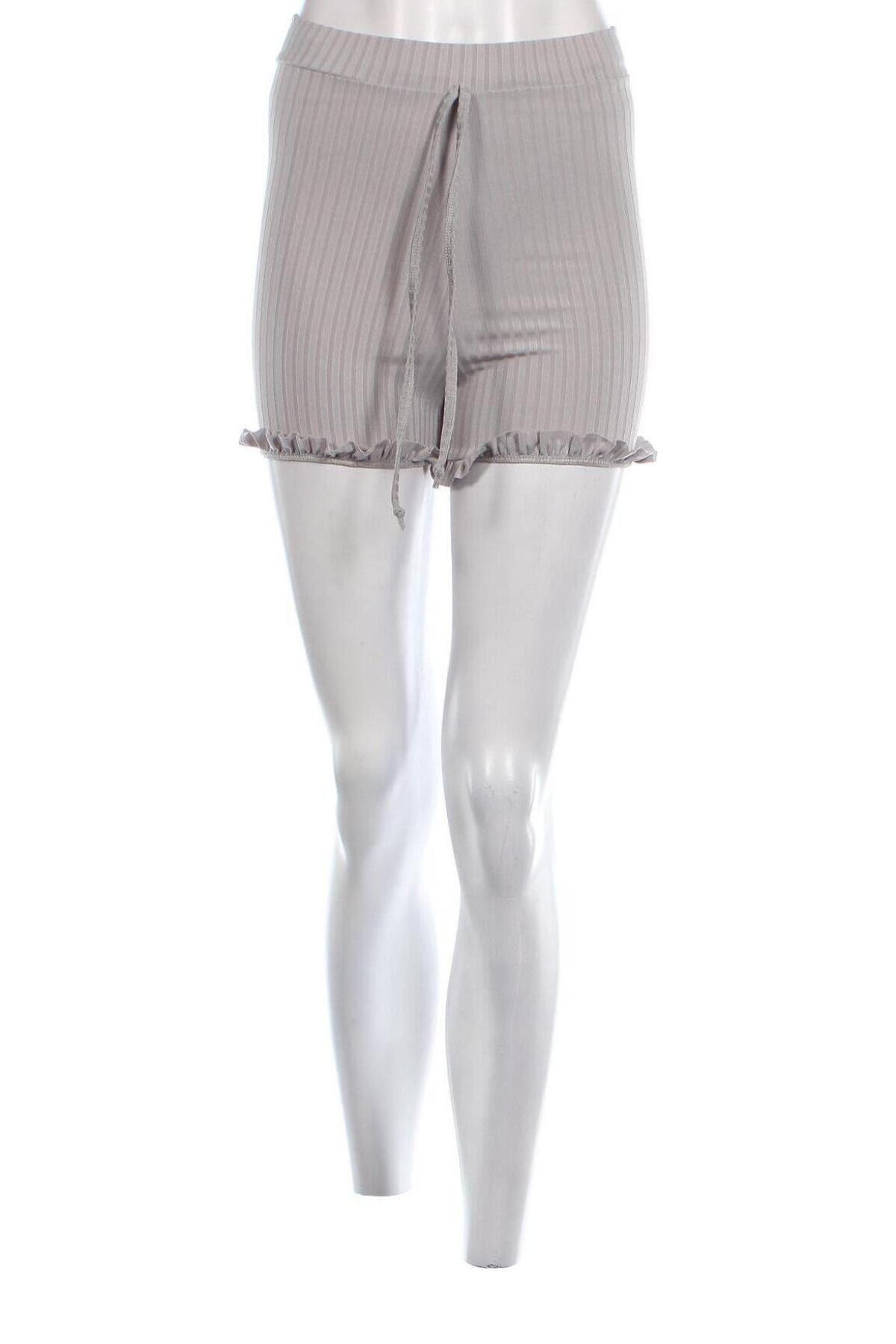 Γυναικείο κοντό παντελόνι Pretty Little Thing, Μέγεθος M, Χρώμα Γκρί, Τιμή 15,98 €