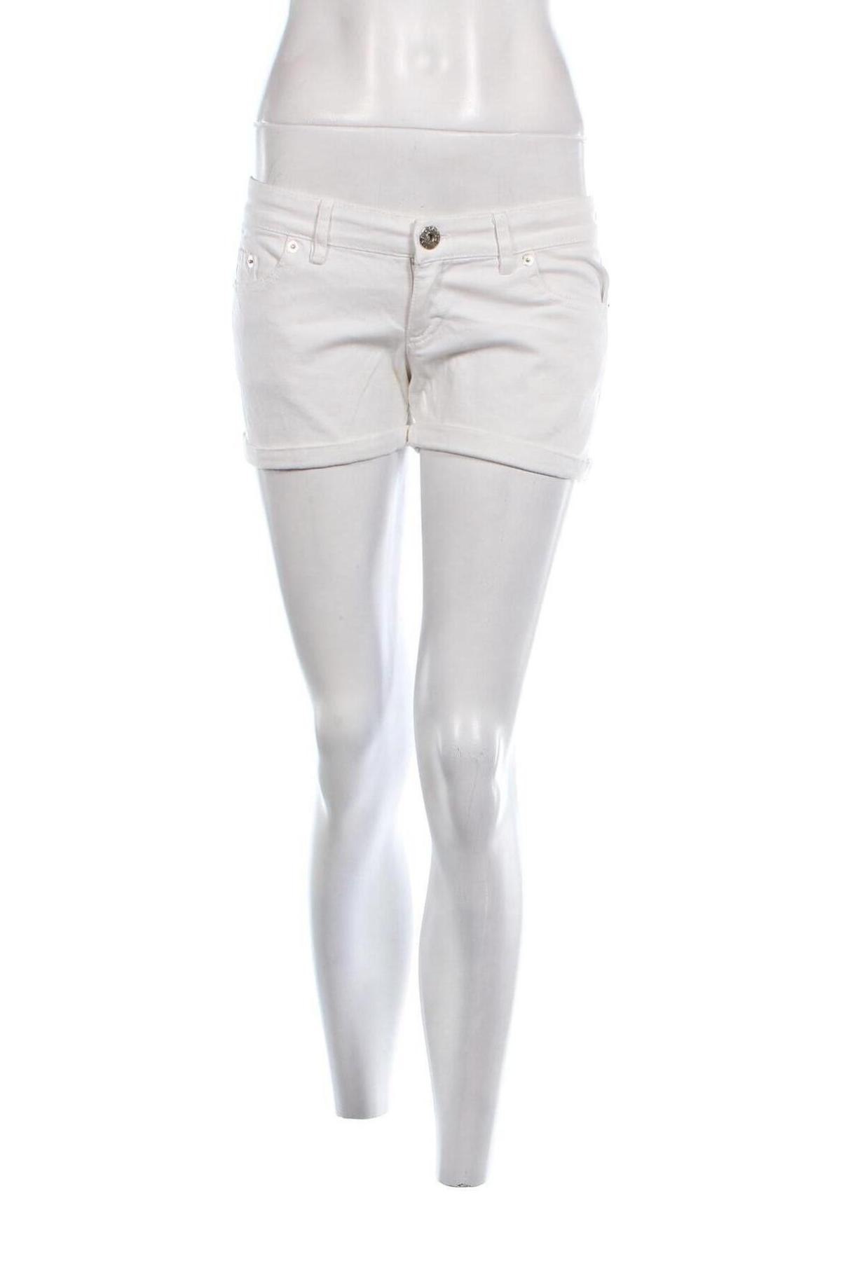 Γυναικείο κοντό παντελόνι Sexy Woman, Μέγεθος S, Χρώμα Λευκό, Τιμή 3,67 €