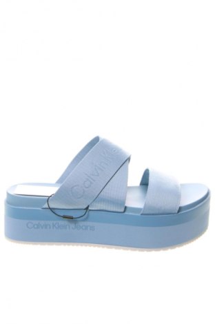 Чехли Calvin Klein Jeans, Размер 39, Цвят Син, Цена 167,99 лв.