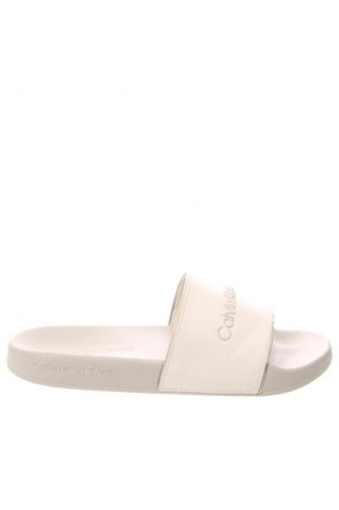 Чехли Calvin Klein Jeans, Размер 37, Цвят Бежов, Цена 82,99 лв.