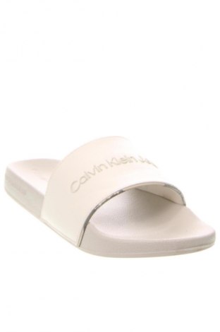 Чехли Calvin Klein Jeans, Размер 37, Цвят Бежов, Цена 82,99 лв.