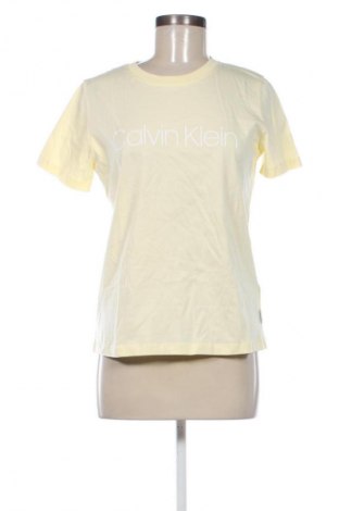 Damen T-Shirt Calvin Klein, Größe M, Farbe Gelb, Preis 56,99 €