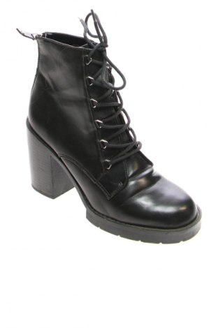 Botine de damă Pull&Bear, Mărime 41, Culoare Negru, Preț 43,99 Lei