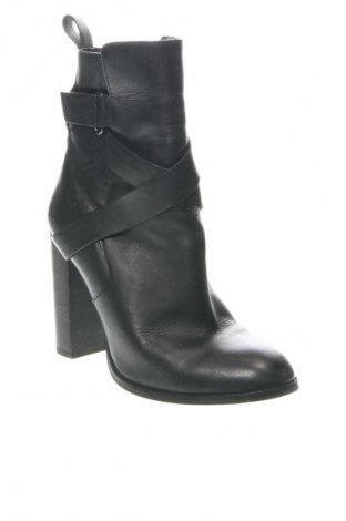 Botine de damă Reserved, Mărime 37, Culoare Negru, Preț 204,34 Lei