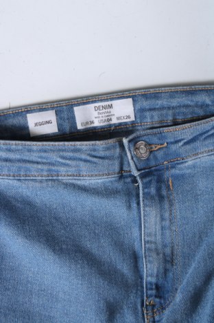 Damskie jeansy Bershka, Rozmiar S, Kolor Niebieski, Cena 66,67 zł