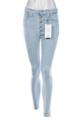 Damskie jeansy Calvin Klein Jeans, Rozmiar M, Kolor Niebieski, Cena 190,99 zł