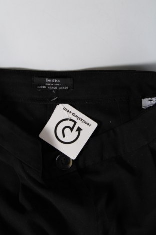 Damenhose Bershka, Größe M, Farbe Schwarz, Preis 20,99 €