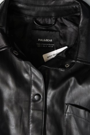 Γυναικείο δερμάτινο μπουφάν Pull&Bear, Μέγεθος S, Χρώμα Μαύρο, Τιμή 37,99 €