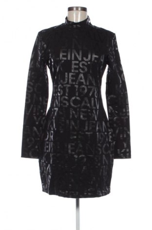 Рокля Calvin Klein Jeans, Размер L, Цвят Черен, Цена 92,99 лв.