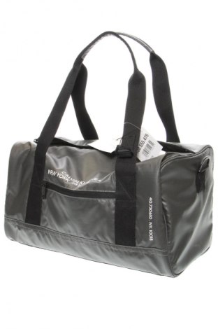 Taška  Calvin Klein Jeans, Farba Zelená, Cena  137,95 €