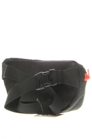 Чанта за кръст Under Armour, Цвят Черен, Цена 18,40 €