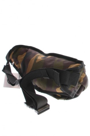 Чанта за кръст Urban Classics, Цвят Многоцветен, Цена 11,24 €