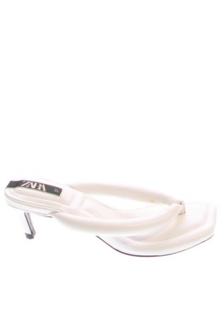 Чехли Zara, Размер 37, Цвят Бял, Цена 26,58 €