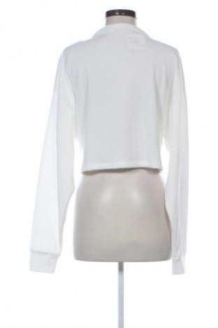 Damen Shirt Bershka, Größe M, Farbe Weiß, Preis € 10,00