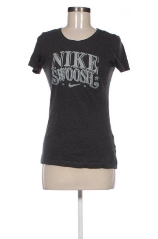 Dámské tričko Nike, Velikost S, Barva Šedá, Cena  391,00 Kč