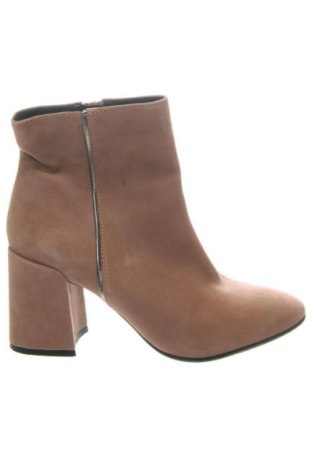 Dámské boty  She, Velikost 37, Barva Hnědá, Cena  1 474,00 Kč