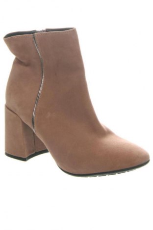 Dámské boty  She, Velikost 37, Barva Hnědá, Cena  1 474,00 Kč