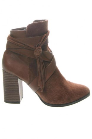 Дамски боти Tamaris, Размер 37, Цвят Кафяв, Цена 21,47 €