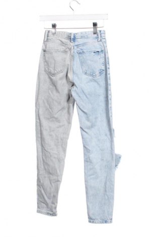 Dámské džíny  Bershka, Velikost XXS, Barva Vícebarevné, Cena  425,00 Kč