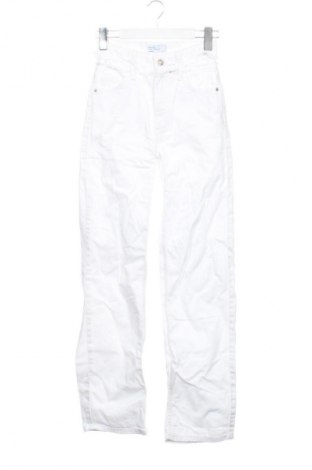 Damen Jeans Bershka, Größe XS, Farbe Weiß, Preis 15,00 €