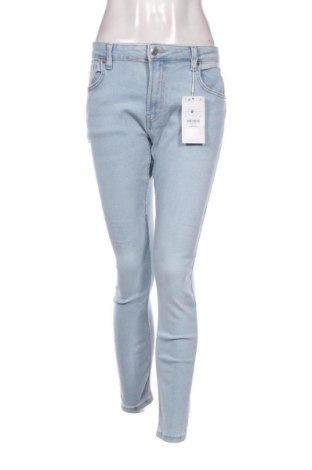 Дамски дънки Bershka, Размер L, Цвят Син, Цена 23,60 €