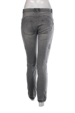 Dámske džínsy  Freddy, Veľkosť S, Farba Sivá, Cena  18,95 €