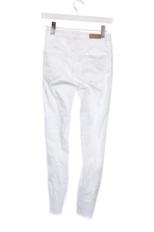 Női farmernadrág ONLY, Méret XS, Szín Fehér, Ár 7 025 Ft