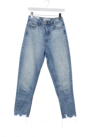 Dámske džínsy  Stradivarius, Veľkosť S, Farba Modrá, Cena  27,68 €