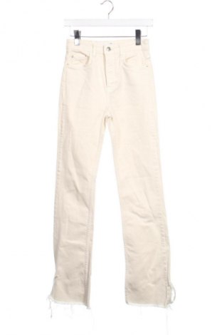 Damen Jeans Stradivarius, Größe XS, Farbe Ecru, Preis 15,00 €