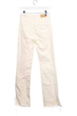 Damen Jeans Stradivarius, Größe XS, Farbe Ecru, Preis 15,00 €