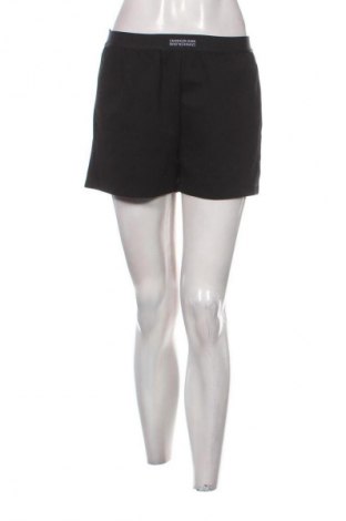 Női rövidnadrág Calvin Klein Jeans, Méret M, Szín Fekete, Ár 26 033 Ft