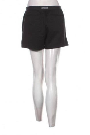 Női rövidnadrág Calvin Klein Jeans, Méret M, Szín Fekete, Ár 26 033 Ft