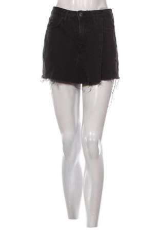 Női rövidnadrág Cropp, Méret S, Szín Fekete, Ár 7 213 Ft