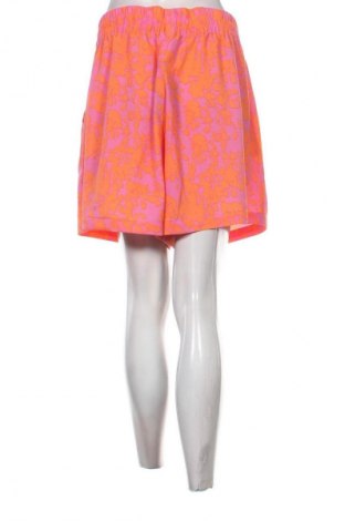 Дамски къс панталон ONLY Carmakoma, Размер XL, Цвят Многоцветен, Цена 23,52 €