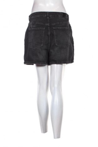 Γυναικείο κοντό παντελόνι Page One, Μέγεθος M, Χρώμα Γκρί, Τιμή 10,00 €