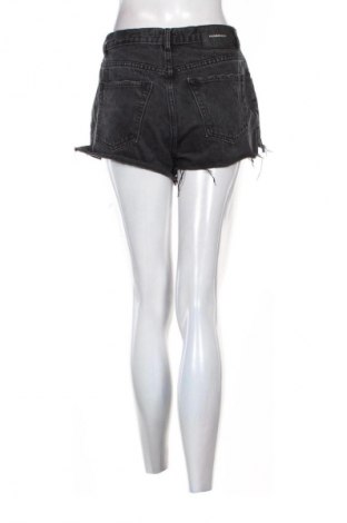 Γυναικείο κοντό παντελόνι Pull&Bear, Μέγεθος M, Χρώμα Μαύρο, Τιμή 9,70 €