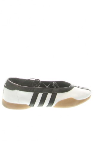 Дамски обувки Adidas, Размер 42, Цвят Бял, Цена 23,00 €